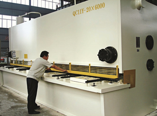 China HYDRAULIC GUILLOTINE SHEARING MACHINE， QC11Y SERIES supplier